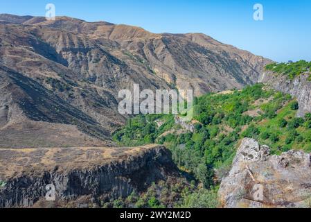 Paesaggio montuoso della valle di Azat in Armenia Foto Stock