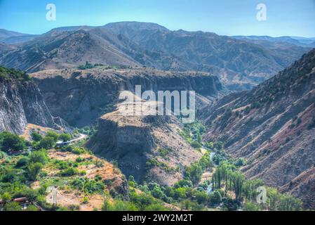 Paesaggio montuoso della valle di Azat in Armenia Foto Stock