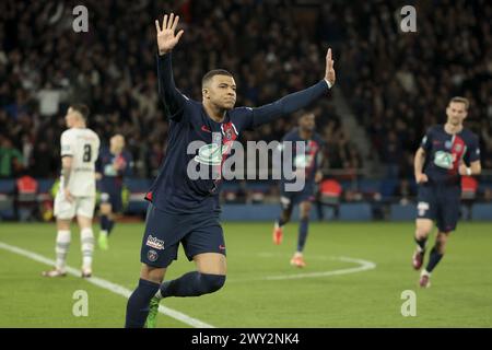 Kylian Mbappe del PSG celebra il suo gol vincente durante la Coppa di Francia, partita di semifinale tra il Paris Saint-Germain (PSG) e lo Stade Rennais (Rennes) il 3 aprile 2024 allo stadio Parc des Princes di Parigi, in Francia Foto Stock