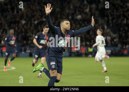 Kylian Mbappe del PSG celebra il suo gol vincente durante la Coppa di Francia, partita di semifinale tra il Paris Saint-Germain (PSG) e lo Stade Rennais (Rennes) il 3 aprile 2024 allo stadio Parc des Princes di Parigi, in Francia Foto Stock