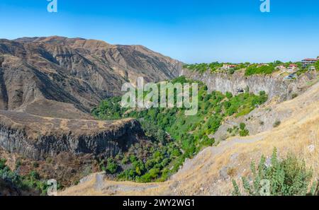 Paesaggio montuoso della valle di Azat in Armenia Foto Stock