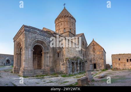Vista al tramonto del monastero di Tatev in Armenia Foto Stock
