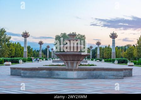 Heydar Aliyev Center nel parco Heydar Aliyev a Ganja, Azerbaigian Foto Stock