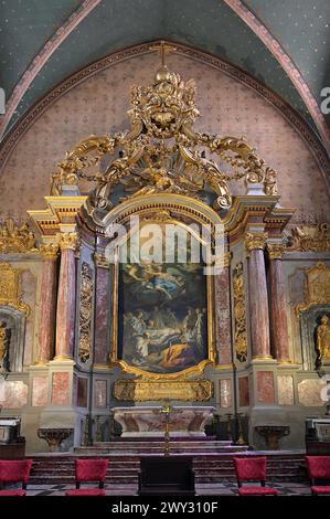 Primo piano di pala d'altare in marmo ornato nella chiesa di San Nicola con l'Apoteosi di Jean-Baptiste Despax, Saint Cyprien, Tolosa, Francia Foto Stock
