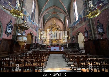 Interno e navata della chiesa di San Nicola, costruita in stile gotico meridionale, risalente al XV secolo, quartiere di Saint Cyprien, Tolosa, Francia Foto Stock