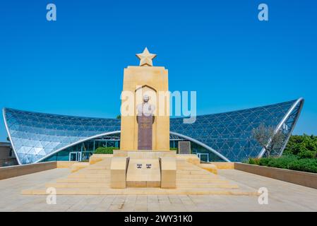 Monumento alla tomba di Hazi Aslanov e stazione della funicolare superiore a Baku, Azerbaigian Foto Stock