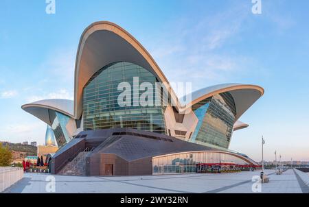 Tramonto al centro commerciale Deniz di Baku, Azerbaigian Foto Stock