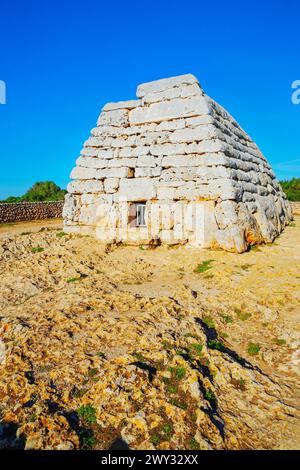 Sito di sepoltura della Naveta des Tudons, Minorca, Isole Baleari, Spagna Foto Stock