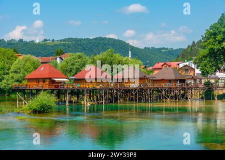 Riverisde di una a Bosanska Krupa in Bosnia-Erzegovina Foto Stock