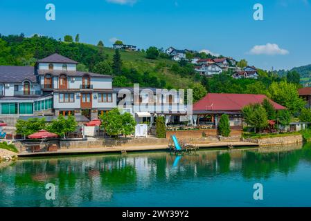 Riverisde di una a Bosanska Krupa in Bosnia-Erzegovina Foto Stock