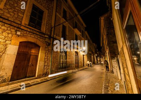 Splendida vista notturna di Soller, Maiorca, Spagna Foto Stock