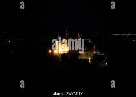 Castello di Hohenzollern, castello ancestrale della famiglia principesca ed ex casa reale prussiana e imperiale tedesca di Hohenzollern Foto Stock