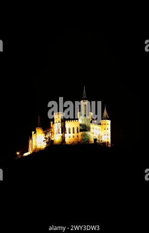 Castello di Hohenzollern, castello ancestrale della famiglia principesca ed ex casa reale prussiana e imperiale tedesca di Hohenzollern Foto Stock