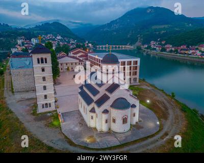 Vista notturna di Andricgrad in Bosnia ed Erzegovina Foto Stock