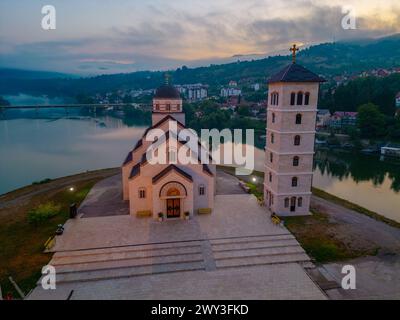 Vista notturna di Andricgrad in Bosnia ed Erzegovina Foto Stock