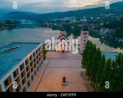 Vista notturna di Andricgrad in Bosnia ed Erzegovina Foto Stock