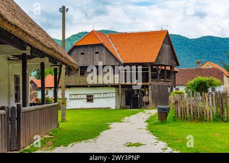 Case storiche nel villaggio etno croato Kumrovec Foto Stock