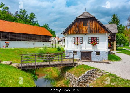 Case storiche nel villaggio etno croato Kumrovec Foto Stock