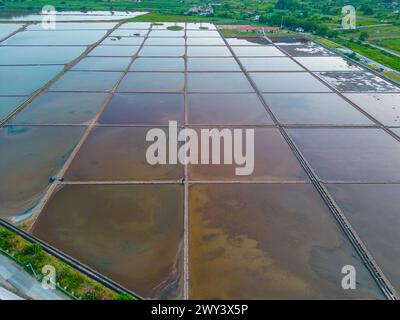 Vista aerea delle saline a stagno in Croazia Foto Stock
