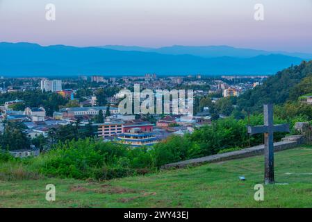 Vista panoramica all'alba di Kutaisi, Georgia Foto Stock