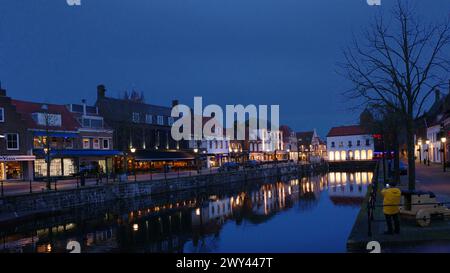 Sluis, regione delle Fiandre Zeelandiche, Paesi Bassi, febbraio 27 2024 Vista sulla storica città di Sluis in serata d'inverno. Foto Stock