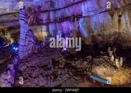 Grotte d'Imerezia nella riserva naturale di Sataplia vicino a Kutaisi, Georgia Foto Stock