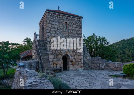 Vista al tramonto del monastero di Motsameta in Georgia Foto Stock