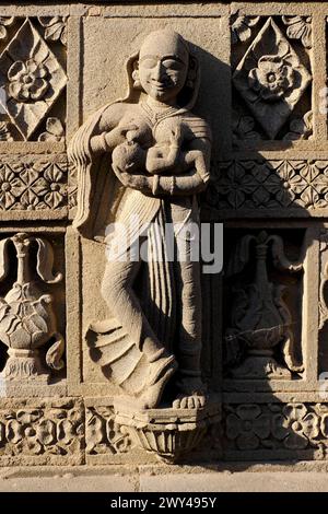 Vista del forte Maheshwar (forte Ahilya), il Maharani Ahilyabai Holkar governò qui dal 1765 al 1796 e costruì Ahilya Wada, le sue residenze personali, questo Foto Stock