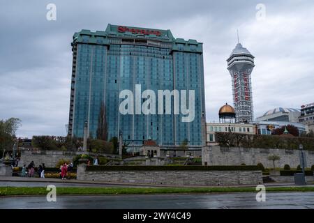 Sheraton Hotel and Casino nelle Cascate del Niagara, area turistica delle Cascate del Niagara sul fiume Niagara, il confine naturale tra la provincia dell'Ontario in CAN Foto Stock