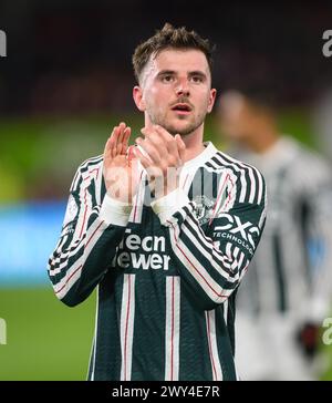 Londra, Regno Unito. 30 marzo 2024. 30 marzo 2024 - Brentford contro Manchester United - Premier League - GTech Community Stadium. Mason Mount applaude i fan che viaggiano lontano. Crediti immagine: Mark Pain/Alamy Live News Foto Stock