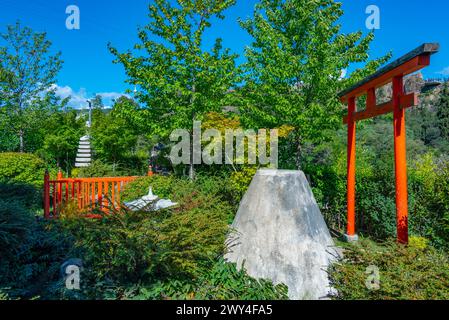 Giardino giapponese presso il giardino botanico di Tbilisi in Georgia Foto Stock