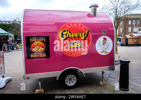 Epsom, Surrey, Regno Unito 03 aprile 2024, Pop-up Asian Food Stall in A Market Square with No People Foto Stock