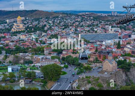 Funivia che passa sopra Tbilisi in Georgia Foto Stock