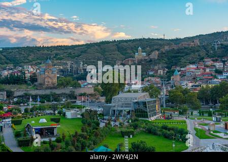 Funivia che passa sopra Tbilisi in Georgia Foto Stock