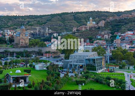 Funivia che passa sopra Tbilisi in Georgia Foto Stock