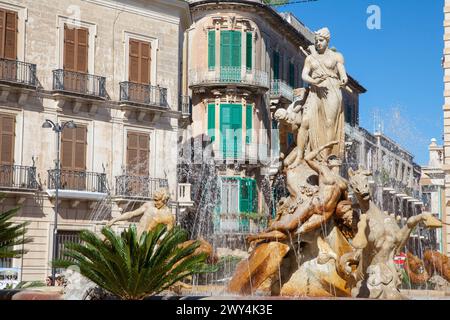 Siracusa, Italia - 6 ottobre 2019: Fontana di Diana (1907) a Siracusa, Sicilia Foto Stock