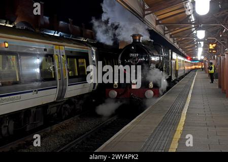 GWR rual loco 7029 Castello di Clun che gestisce i treni d'epoca Polar Express, stazione ferroviaria di Moor Street, Birmingham, dicembre 2023 Foto Stock