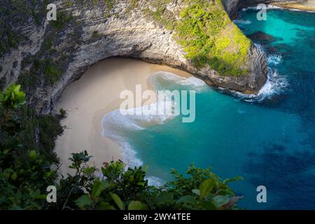 Una vista mozzafiato di Kelingking Beach, Nusa Penida, Indonesia. Foto Stock