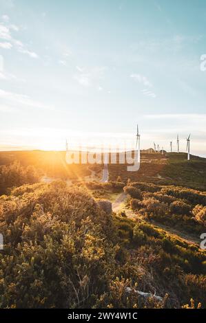 Madeira, Portogallo. 23 aprile 2023. Unterwegs auf der portugiesischen Insel Madeira, der größten und bevölkerungsreichsten Insel des Madeira-Archipels, 23. Aprile 2023. Im Bild: Sonnenuntergang bei Bica da Cana. // viaggiando sull'isola portoghese di Madeira, la più grande e popolosa dell'arcipelago di Madeira, 23 aprile 2023. Nella foto: Tramonto a Bica da Cana. - 20230423 PD21926 credito: APA-defacto Datenbank und ContentManagement GmbH/Alamy Live News Foto Stock