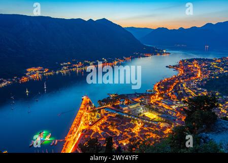 Vista del tramonto di Cattaro in Montenegro Foto Stock