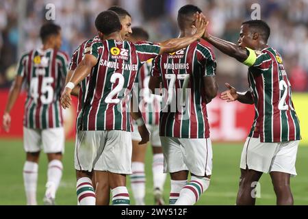 Lima, Perù. 4 aprile 2024. Samuel Xavier e Jhon Arias di Fluminense celebrano i 1-1 punteggi del suo compagno di squadra Marquinhos durante la CONMEBOL Libertadores Cup, partita, gruppo A, data 1, tra Alianza Lima e Fluminense FC giocata allo stadio Alejandro Villanueva Melcochita il 3 aprile 2024 a Lima, Perù. (Foto di Miguel Marrufo/PRESSINPHOTO) credito: PRESSINPHOTO SPORTS AGENCY/Alamy Live News Foto Stock