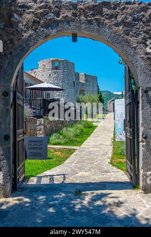 Fortezza di Besac sul lago Skadar in Montenegro Foto Stock