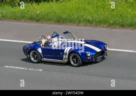 1974 70 anni '70 DAX 427 3500cc benzina, rifinito in blu elettrico perlescente con strisce bianche a contrasto stile le Mans; motore su M6 Foto Stock