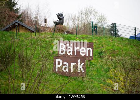 Cartello Parco degli orsi a Bad Rippoldsau-Schapbach nella foresta nera, Germania, stazione di salvataggio grizzly per proteggere la fauna selvatica e gli animali dalla prigionia Foto Stock