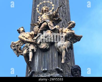 Olomouc, Repubblica Ceca. 4 aprile 2024. Monumento barocco (colonna della Trinità) la colonna della Santissima Trinità (Sloup Nejsvetejsi Trojice) a Olomouc, Repubblica Ceca, 4 aprile 2024, fu costruita tra il 1716 e il 1754. Nel 2000 è stato iscritto nella lista del patrimonio mondiale dell'UNESCO. Verrà ripristinato. Crediti: Ludek Perina/CTK Photo/Alamy Live News Foto Stock