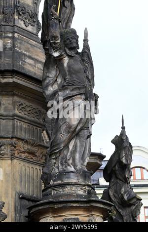 Olomouc, Repubblica Ceca. 4 aprile 2024. Monumento barocco (colonna della Trinità) la colonna della Santissima Trinità (Sloup Nejsvetejsi Trojice) a Olomouc, Repubblica Ceca, 4 aprile 2024, fu costruita tra il 1716 e il 1754. Nel 2000 è stato iscritto nella lista del patrimonio mondiale dell'UNESCO. Verrà ripristinato. Crediti: Ludek Perina/CTK Photo/Alamy Live News Foto Stock