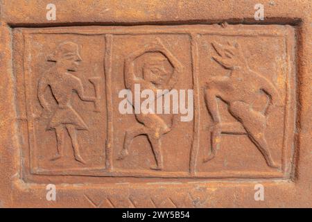 Piastrelle di ceramica, IV secolo, Museo Sri Pratap Singh, Srinagar, Kashmir, India Foto Stock