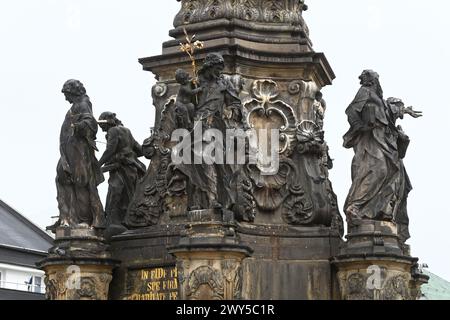 Olomouc, Repubblica Ceca. 4 aprile 2024. Monumento barocco (colonna della Trinità) la colonna della Santissima Trinità (Sloup Nejsvetejsi Trojice) a Olomouc, Repubblica Ceca, 4 aprile 2024, fu costruita tra il 1716 e il 1754. Nel 2000 è stato iscritto nella lista del patrimonio mondiale dell'UNESCO. Verrà ripristinato. Crediti: Ludek Perina/CTK Photo/Alamy Live News Foto Stock