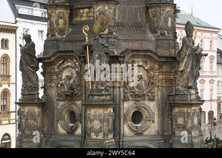 Olomouc, Repubblica Ceca. 4 aprile 2024. Monumento barocco (colonna della Trinità) la colonna della Santissima Trinità (Sloup Nejsvetejsi Trojice) a Olomouc, Repubblica Ceca, 4 aprile 2024, fu costruita tra il 1716 e il 1754. Nel 2000 è stato iscritto nella lista del patrimonio mondiale dell'UNESCO. Verrà ripristinato. Crediti: Ludek Perina/CTK Photo/Alamy Live News Foto Stock