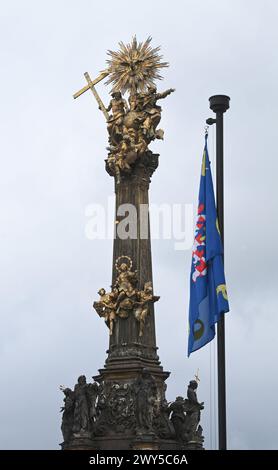 Olomouc, Repubblica Ceca. 4 aprile 2024. Monumento barocco (colonna della Trinità) la colonna della Santissima Trinità (Sloup Nejsvetejsi Trojice) a Olomouc, Repubblica Ceca, 4 aprile 2024, fu costruita tra il 1716 e il 1754. Nel 2000 è stato iscritto nella lista del patrimonio mondiale dell'UNESCO. Verrà ripristinato. Crediti: Ludek Perina/CTK Photo/Alamy Live News Foto Stock